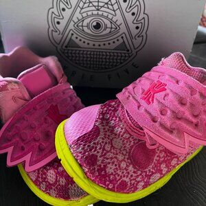 Nike Kyrie Patrick Star Sneakers Size 8 Pink